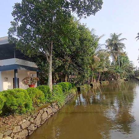 Valentine'S Rice Bowl Home Stay Alappuzha المظهر الخارجي الصورة